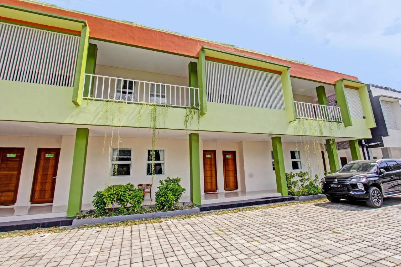 Capital O 91384 Rintaka Residence Senggigi Dış mekan fotoğraf